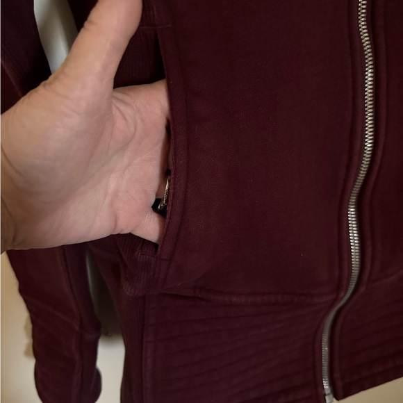 Lululemon Woman’s Radiant Jacket, Size 4 - Picture 5 of 9